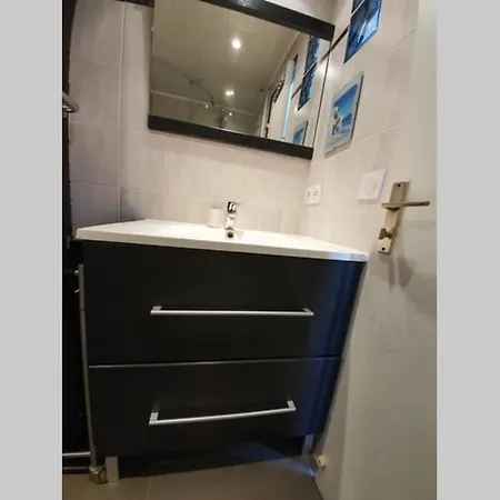 2 Pieces Calme, Moderne Avec Terrasse Et Piscine * Вильнёв-Лубе